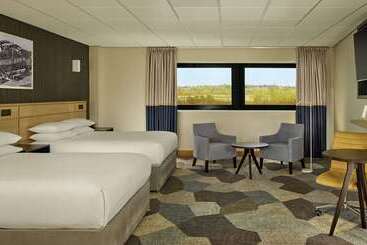 בית מלון כפרי Doubletree By Hilton Coventry Building Society Arena