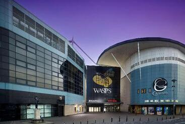 בית מלון כפרי Doubletree By Hilton Coventry Building Society Arena