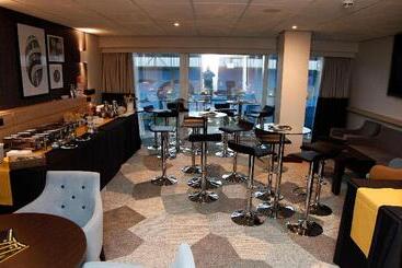 בית מלון כפרי Doubletree By Hilton Coventry Building Society Arena