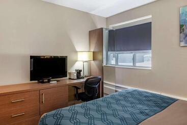 هتل Econolodge Downtown Toronto