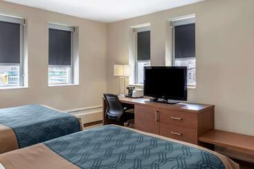 هتل Econolodge Downtown Toronto