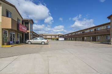 هتل Econo Lodge Inn & Suites High Level