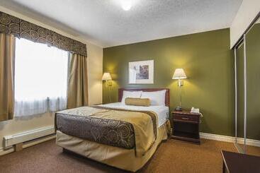 هتل Econo Lodge Inn & Suites High Level