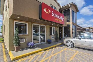 هتل Econo Lodge Inn & Suites High Level
