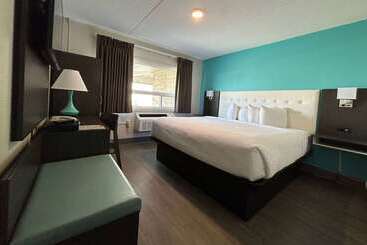 فندق Howard Johnson By Wyndham Thunder Bay