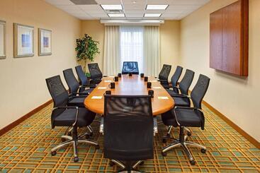 هتل Fairfield Inn & Suites By Marriott Toronto Brampton