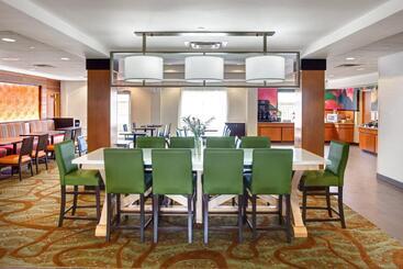 هتل Fairfield Inn & Suites By Marriott Toronto Brampton
