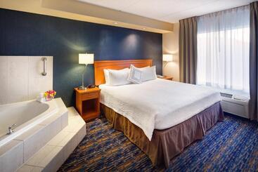 هتل Fairfield Inn & Suites By Marriott Toronto Brampton