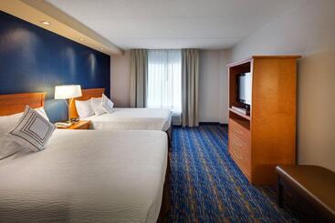 هتل Fairfield Inn & Suites By Marriott Toronto Brampton