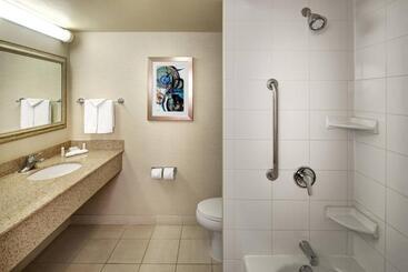 هتل Fairfield Inn & Suites By Marriott Toronto Brampton