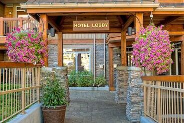 هتل Falcon Crest Lodge By Clique