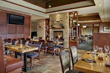 هتل Four Points By Sheraton Moncton