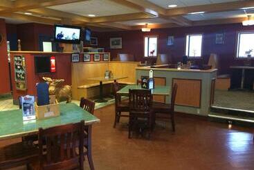 هتل Greenwood Inn & Suites