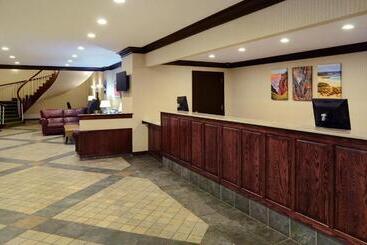 هتل Greenwood Inn & Suites