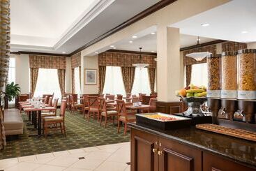 هتل Hilton Garden Inn Toronto Vaughan