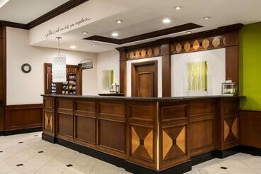 هتل Hilton Garden Inn Toronto Vaughan