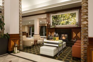هتل Hilton Garden Inn Toronto Vaughan