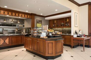 هتل Hilton Garden Inn Toronto Vaughan