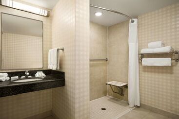هتل Hilton Garden Inn Toronto Vaughan