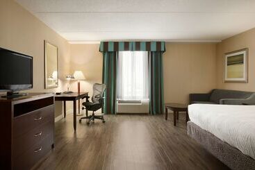 هتل Hilton Garden Inn Toronto Vaughan