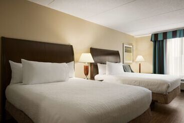 هتل Hilton Garden Inn Toronto Vaughan
