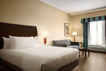 هتل Hilton Garden Inn Toronto Vaughan