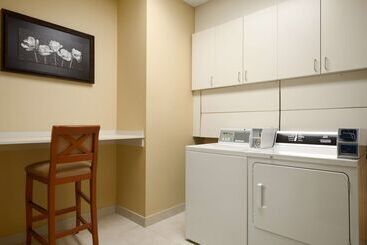 هتل Hilton Garden Inn Toronto Vaughan