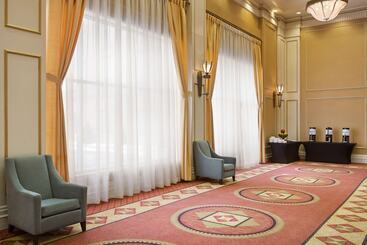 هتل Hilton Garden Inn Toronto Vaughan
