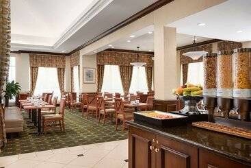هتل Hilton Garden Inn Toronto Vaughan