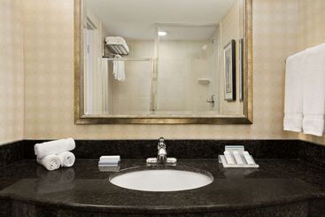 هتل Hilton Garden Inn Toronto Vaughan
