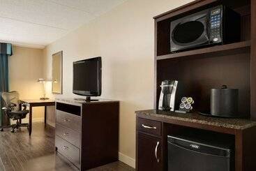 هتل Hilton Garden Inn Toronto Vaughan