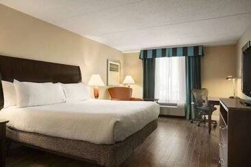 هتل Hilton Garden Inn Toronto Vaughan