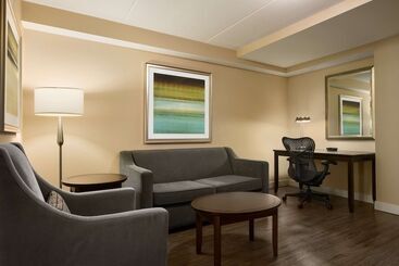 هتل Hilton Garden Inn Toronto Vaughan