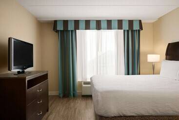 هتل Hilton Garden Inn Toronto Vaughan