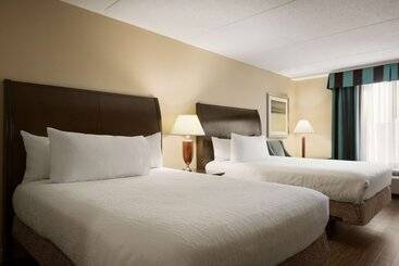 هتل Hilton Garden Inn Toronto Vaughan