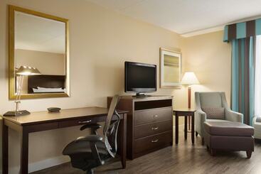 هتل Hilton Garden Inn Toronto Vaughan