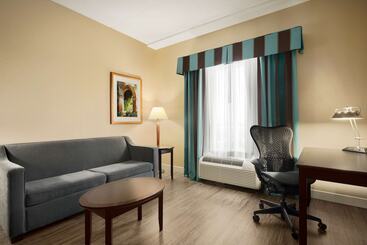 هتل Hilton Garden Inn Toronto Vaughan