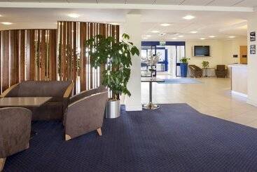 هتل Holiday Inn Express Cardiff Airport By Ihg