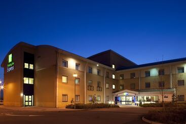 هتل Holiday Inn Express Cardiff Airport By Ihg