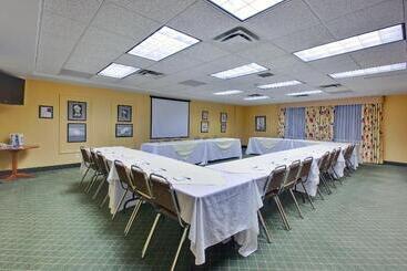 هتل Holiday Inn Express Dryden, An Ihg