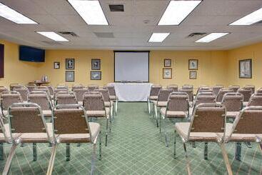 هتل Holiday Inn Express Dryden, An Ihg