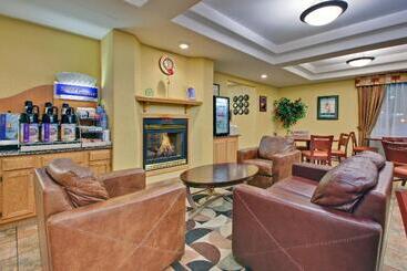 هتل Holiday Inn Express Dryden, An Ihg