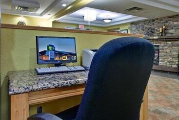 هتل Holiday Inn Express Dryden, An Ihg