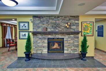 هتل Holiday Inn Express Dryden, An Ihg