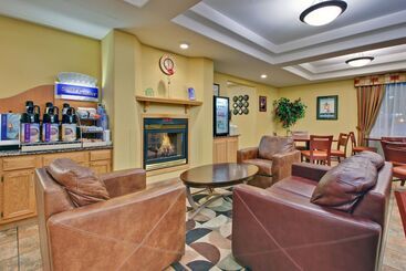 هتل Holiday Inn Express Dryden, An Ihg