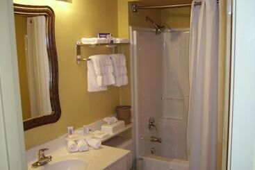 هتل Holiday Inn Express Dryden, An Ihg