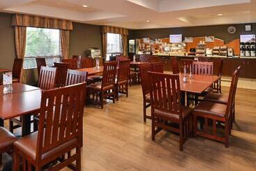 هتل Holiday Inn Express Edmonton North, An Ihg
