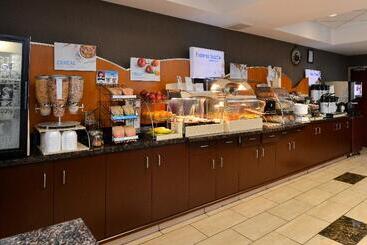 هتل Holiday Inn Express Edmonton North, An Ihg