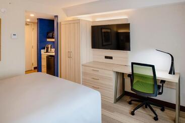هتل Holiday Inn Express & Suites Halifax Bedford, An Ihg