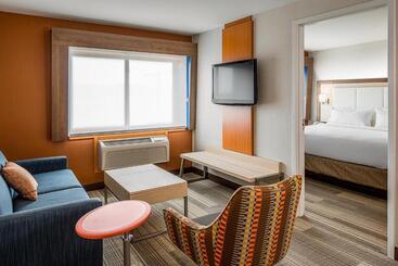 هتل Holiday Inn Express & Suites Halifax   Bedford, An Ihg